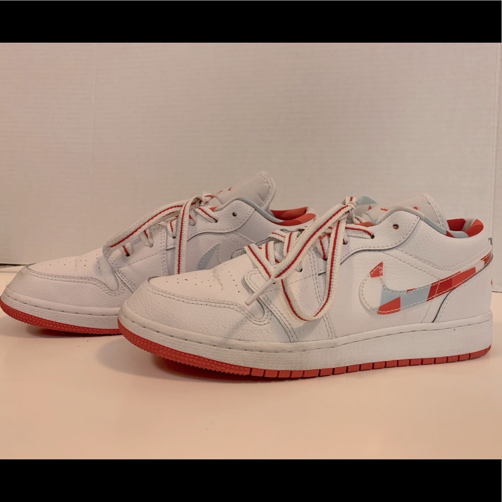 Air Jordan 1 Low Girls
“Topaz Mist